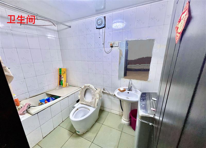 賣市四中家屬樓六樓