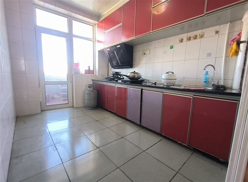 賣市四中家屬樓六樓