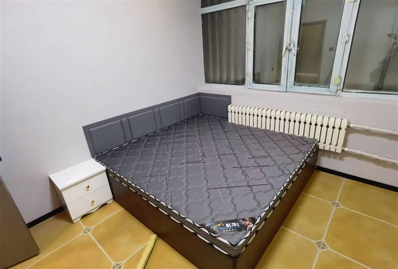 定做榻榻米床墊，軟包防盜門，包炕圍子，床頭。