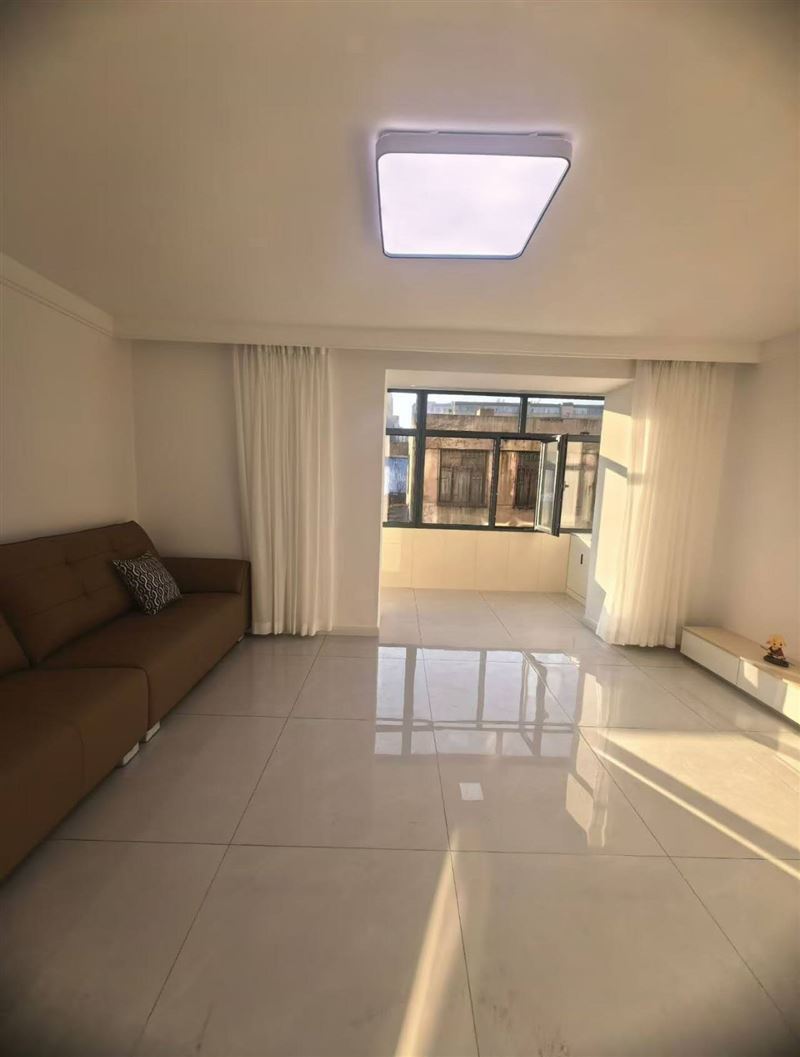 朝陽六組團(tuán)二樓